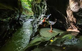 Temukan Hidden Canyon Beji Guwang Bali